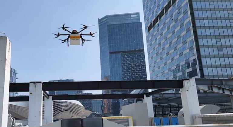 JO MË MOTORË DHE KORRIERË/ Kina teston shpërndarjen nga qielli me dronë autonomë