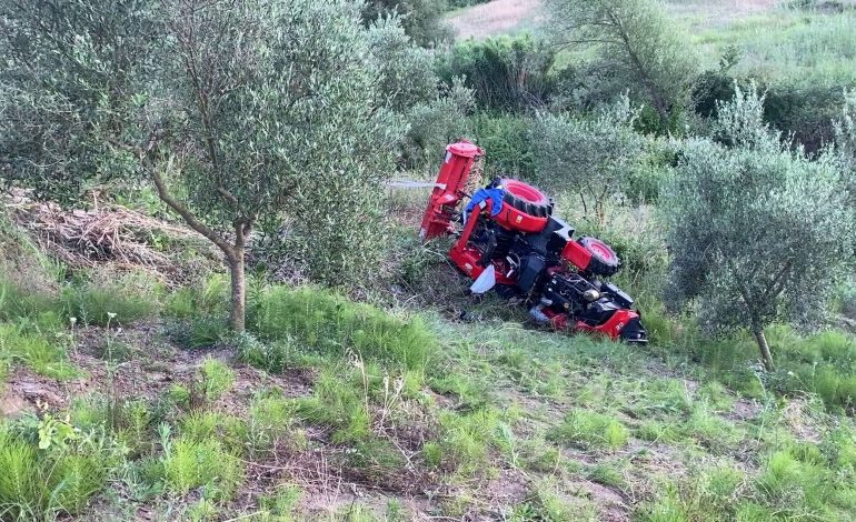 TRAGJIKE/ Humbi kontrollin e mjetit bujqësor dhe ra nga disheza, ndërron jetë 65-vjeçari në Lushnje
