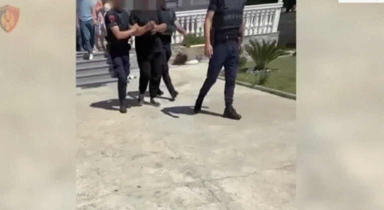 SHËRBENTE SI FURNIZUES I HEROINËS/ Arrestohet 48-vjeçari në Kurbin. Në banesë i gjenden 144 bimë kanabisi