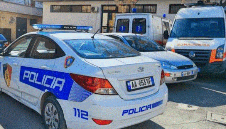 TRONDITET KURBINI/ Krim brenda familjes, vajza vret të ëmën me thikë