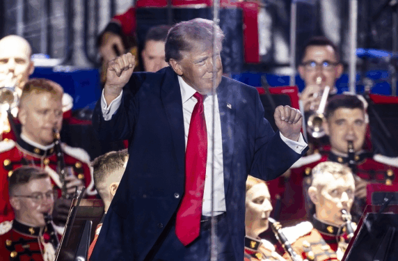 “AMERIKA ËSHTË RIKTHYER”/ Trump ndez fushatën për 2028-ën nga Uashingtoni