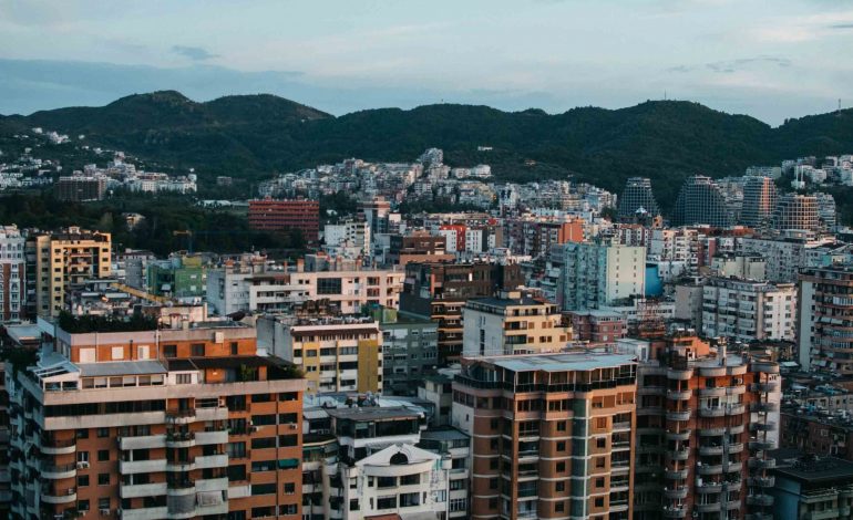 18 VITE PUNË PËR TË BLERË NJË SHTËPI/ Tirana ia kalon edhe Parisit, Vjenës e Londrës