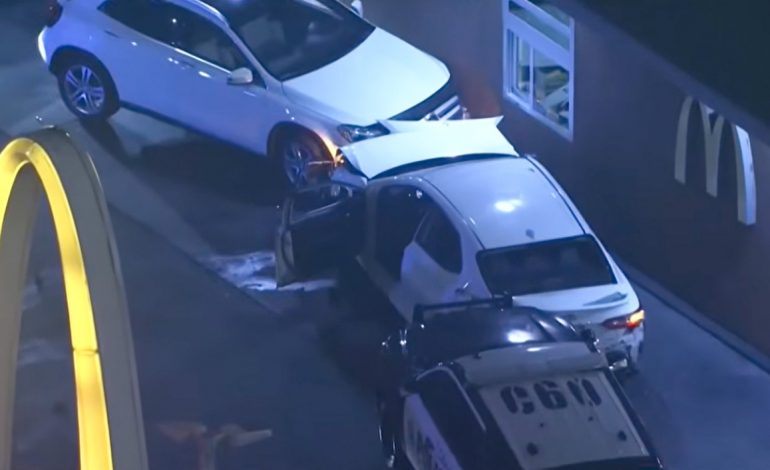TMERR NË LOS ANGELES/ Makina godet dhe plagos 6 këmbësorë, shoferi arrestohet pas ndjekjes nga policia