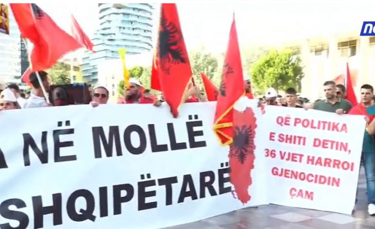 PROTESTA/ Nis organizimi i qytetarëve në Sheshin “Skënderbej”, tubimi si asnjëherë më parë