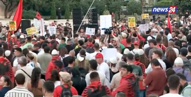 PROTESTA/ Organizatori Arben Kola: Nesër vjen mërgata, kanë prerë biletë pa kthim