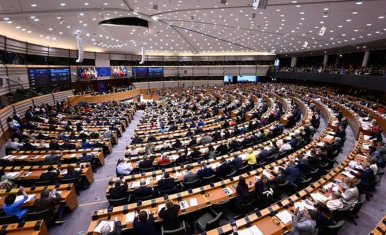 PARLAMENTI EUROPIAN MIRATON RAPORTIN PËR SHQIPËRINË/ Ja amendamentet që u miratuan, kritika për…
