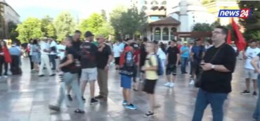 PROTESTA NË TIRANË/ Nis organizimi në sheshin “Skënderbej”, shqiptarët kërkojnë dorëheqjen e Ramës