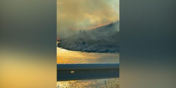 ZJARR I MADH NË HIMARË/ Flakët përfshijnë kodrat e Llamanit