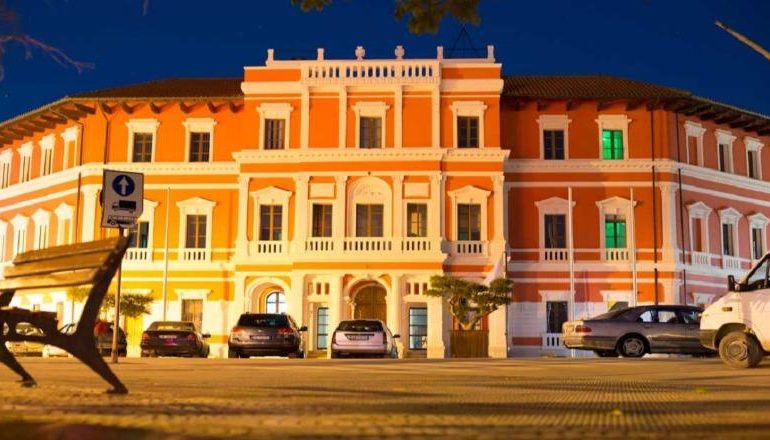 MOTI I KEQ GODET VLORËN TË PREMTEN/ Bashkia u bën thirrje qytetarëve të tregojnë kujdes: Shmangni lëvizjet e panevojshme
