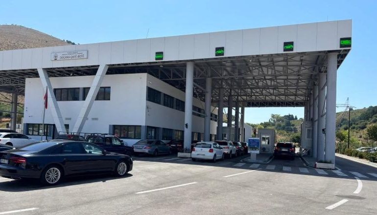 GREVA E DOGANAVE GREKE/ Pezullohet për 4 orë shërbimi të hënën në 4 pikat kufitare. Lejohen vetëm…