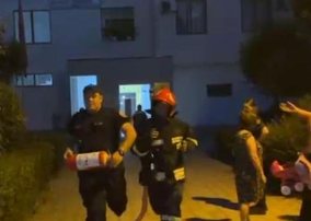 ALARM ZJARRI NË FIER! Flakët shpërthejnë pranë Drejtorisë Arsimore, zjarrfikësit neutralizojnë zonën