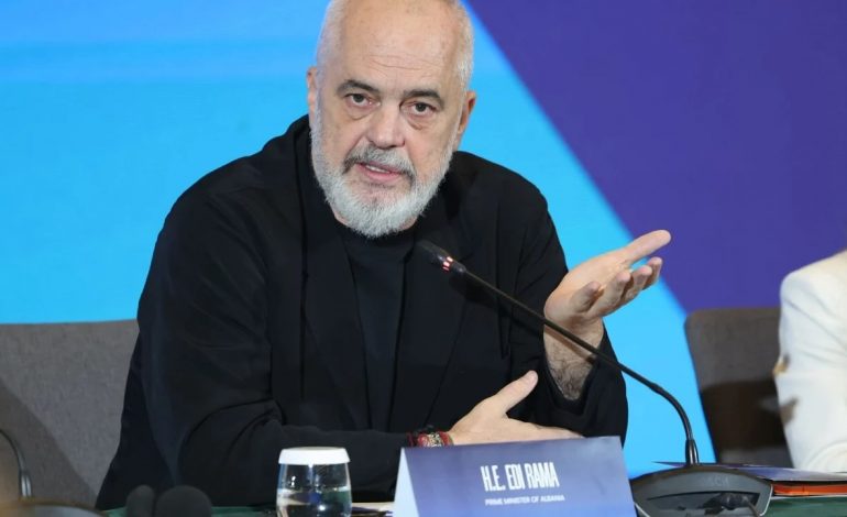 “ÇORBA E SORRAVE…”/ Rama shpërndan profilet e komentuesve në rrjetet sociale: Së shpejti edhe provat