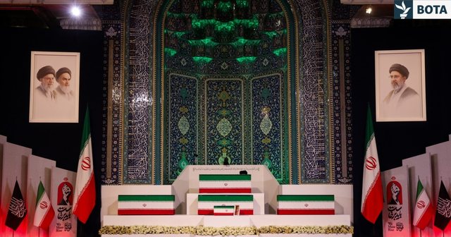 IRANI I JEP LAMTUMIRËN KHAMENEIT ME CEREMONI PESËDITORE: Mojtaba, pasardhësi dhe i biri mungon nga frika e Izraelit