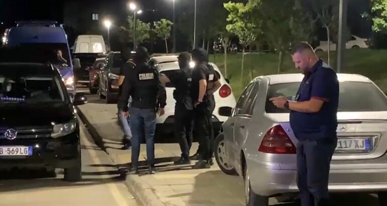 VIKTIMËS IU PRE RRUGA KUR PO KTHEHEJ NË SHTËPI/ Detaje nga vrasja në Laç, identifikohet AUTORI i dyshuar i ngjarjes (EMRI)