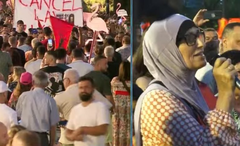 PROTESTA/ Mamaja e protestuesit të arrestuar i drejtohet Ramës: Mos mendo se do na trembësh, do na kesh këtu…