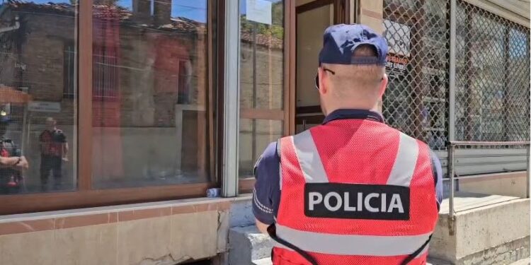 KONTROLLI I TATIMEVE NË RESORT PËRFUNDON ME PENGMARRJE/ 5 persona në pranga në Golem