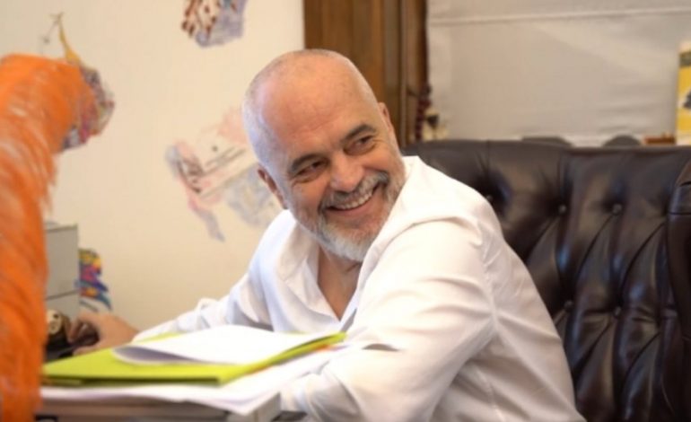 I LINDUR MË 4 KORRIK 1964/ Edi Rama feston sot ditëlindjen e 62-të!