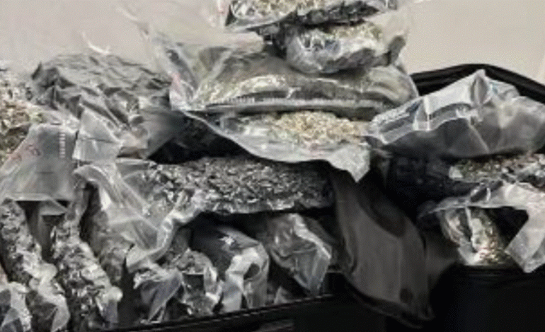 EMRI/ Droga në Rinas, identifikohet njëri prej të arrestuarve, si tentoi t’u shmangej kontrolleve