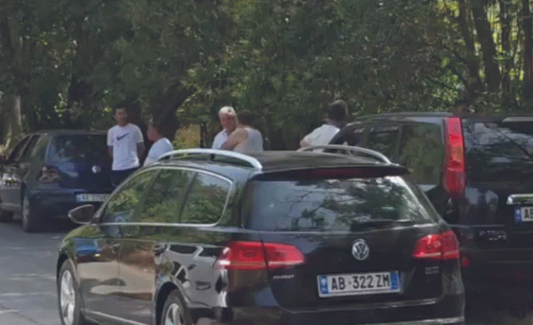 AKSIDENT ZINXHIR NË AKSIN RRUGOR FIER-LEVAN/ Përplasen tre automjete