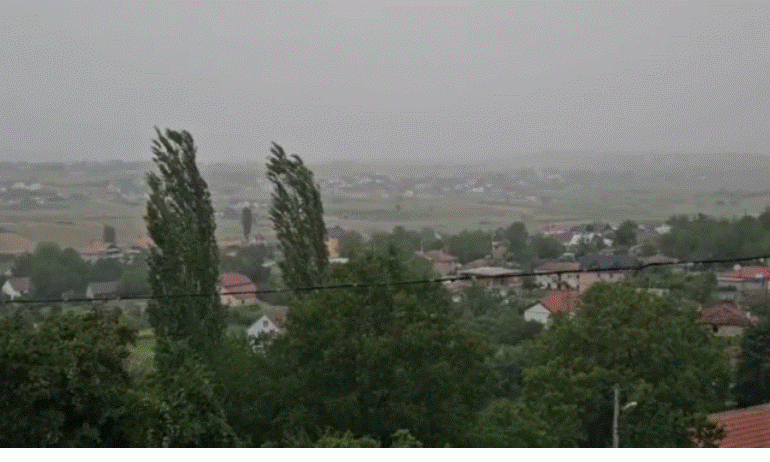 MOTI I KEQ “GODET” QARKUN E KUKËSIT/ Rrëshqitje dherash në Tropojë, bllokohen segmente rrugore