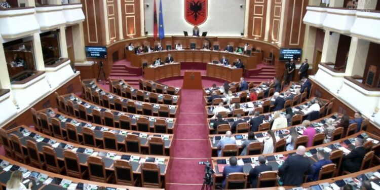 NIS KUVENDI/ PD bojkoton sërish. Reforma Zgjedhore shtyhet për në nëntor