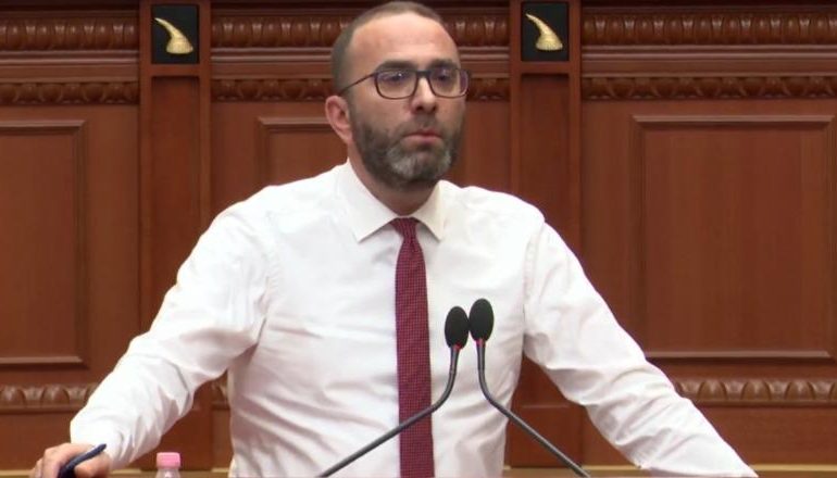 KUVEND/ Bardhi: Policia të ndalë dhunën ndaj protestuesve! Nëse keni frikë, mos hajdeni në Kuvend…