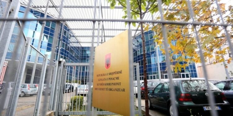 NË KËRKIM NGA SPAK PËR DOSJEN “PLUMBI I ARTË”/ Ekstradohet nga Gjermania ish-sekretarja e gjykatës Denada Toda