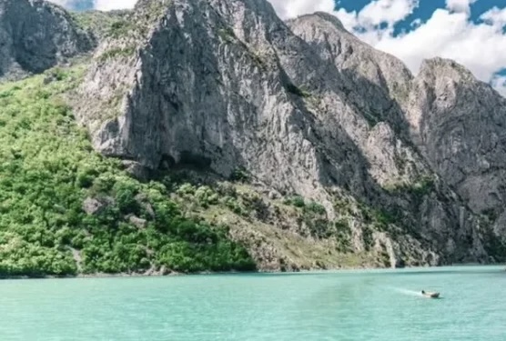 JEHONË TURIZMIT SHQIPTAR/ Media italiane: Nga mali te deti, ja vendet që nuk duhen humbur