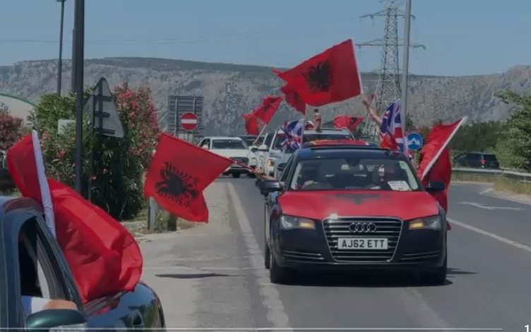 SOT PROTESTË E MADHE KOMBËTARE/ Autokolona kilometrike e diasporës mbërrin në Lezhë