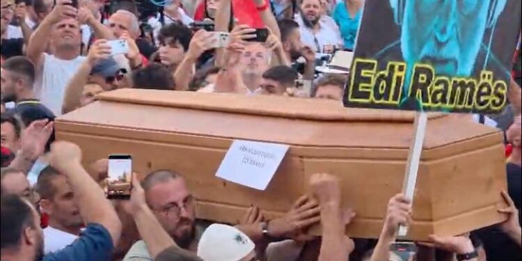 ARKIVOLI NË TUBIM/ Lamallari: S’mund të përdoret si dekor proteste, sidomos në sy të fëmijëve