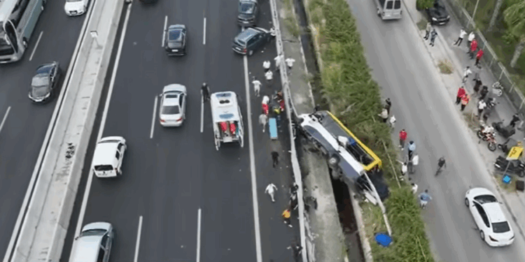 AKSIDENTI I AUTOBUZIT NË LINJËN BERAT-TIRANË/ Në reanimacion dy fëmijë dhe një shtetase e huaj