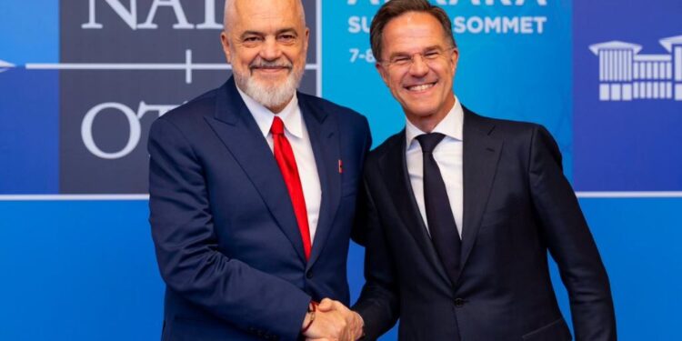 VIDEOLAJM / Samiti i NATO-s në Ankara, Rama pritet nga Rutte