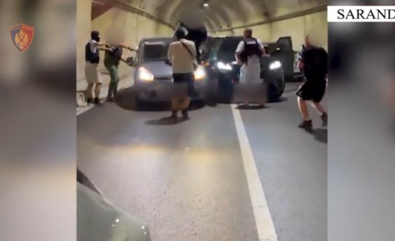 AKSION BRENDA TUNELIT TË SKËRFICËS/ Policia ndalon 31-vjeçarin që po transportonte armë (EMRI)