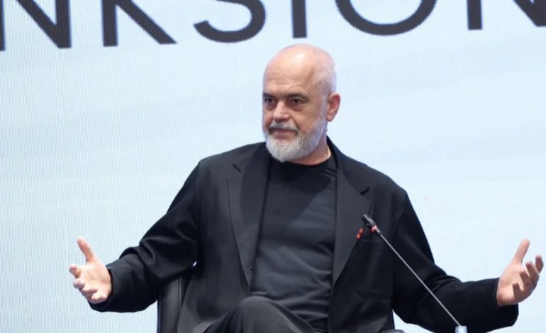 “ME LEKËT TONA…”/ Programi ‘Dyfisho sipërmarrjen tënde’, Rama i përgjigjet komentuesve: Ka qeveri që bëjnë punë të mira