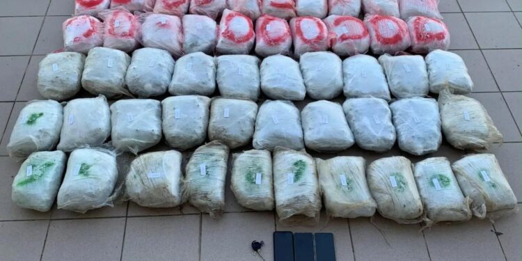 KAPET MBI 55 KG KOKAINË NË KUFIRIN SHQIPTARO-GREK/ Arrestohet një person
