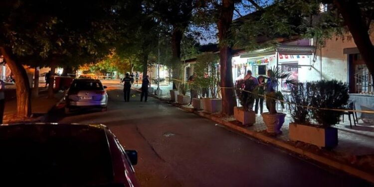 ATENTAT NË ELBASAN/ Plumba drejt një lokali, 3 të plagosur, mes tyre edhe kamerieri! Polici jashtë shërbimit ndoqi autorin