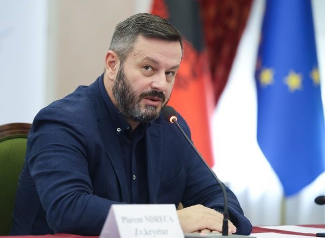 PROCESI NDAJ ERION VELIAJT/ U gjobit me 50 mijë lekë për mungesë, reagon avokati Ndreca: Askush nuk …