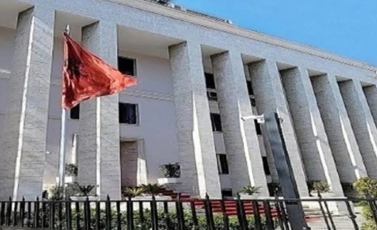 GJYKATA E LARTË SHPALL KANDIDATËT E PARË PËR KLGJ/ Përcaktohet edhe data e zhvillimit të zgjedhjeve