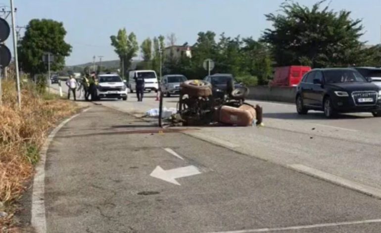 AKSIDENT NË AKSIN RROGOZHINË-LUSHNJE/ Plagoset rëndë drejtuesi i një mjeti bujqësor