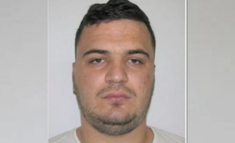 OPERACION NË BURGUN E DRENOVËS/ Kontrolle në orët e para të mëngjesit, i kapet sërish telefon Laert Haxhiut