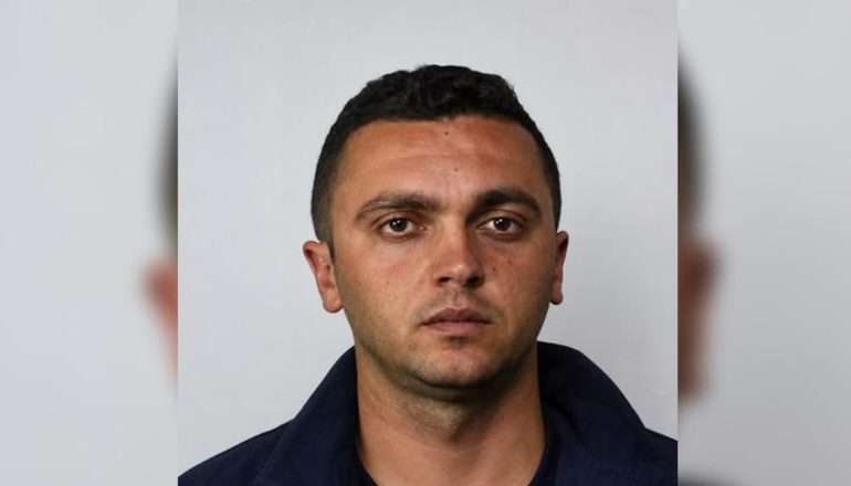 DYSHOHET SE ISHTE PJESË E SHERRIT TË DENIS TAFILIT/ AMP sekuestron armën e policit të Durrësit! Efektivi mohon njohjen me të kërkuarin nga SPAK