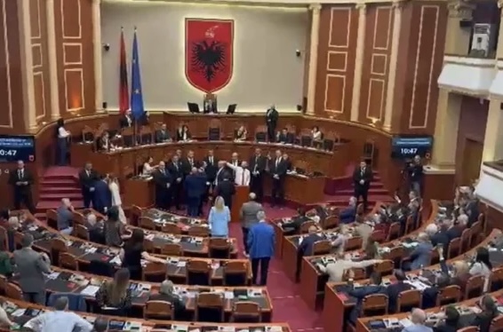 DEBAT NË KUVEND/ Bardhi dhe Peleshi përplasen për marrëveshjen me SHBA