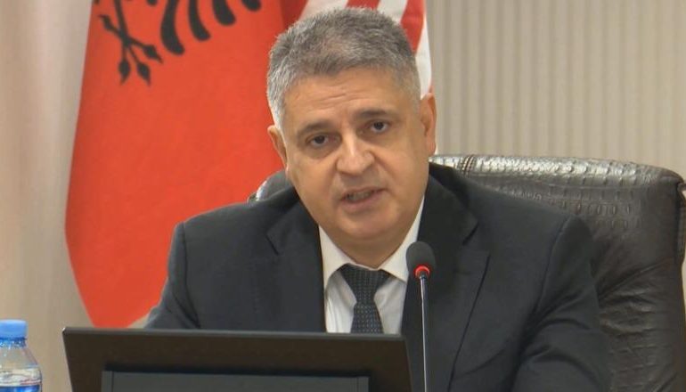 NË GARË PËR POSTIN E KRYEPROKURORIT TË PËRGJITHSHËM/ Adnan Xholi dorëzon kandidaturën, i pari që hyn në garë