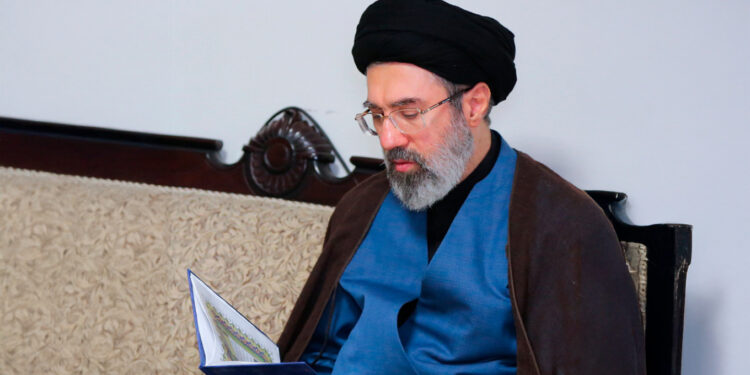 KHAMENEI ËSHTË LARGUAR NGA IRANI/ Ngrihen dyshime për krizë të brendshme