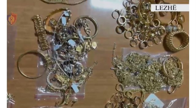 ARRESTOHET 39-VJEÇARI NË LEZHË/ Sekuestrohen ora luksoze dhe 3.3kg flori me vlerë 300 mijë euro