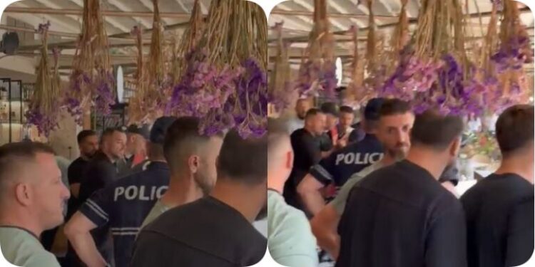 PAMJET/ Protestuesit dhunojnë deputetët në kafe, ndërhyn Policia, 5 të arrestuar