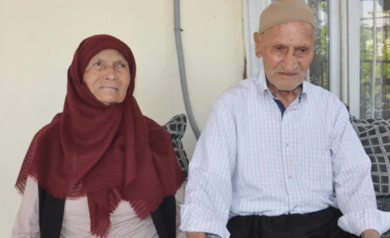 “3 USHQIMET QË NUK NA MUNGOJNË…”/ Çifti 100 dhe 103 vjeç tregon sekretin e jetëgjatësisë!