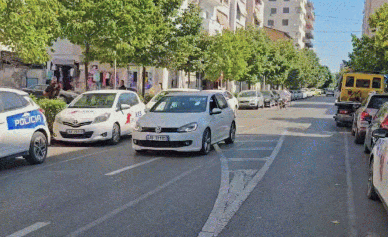 KËRCËNOI PUNONJËSEN DHE VODHI NJË SHUMË PARASH/ Bie pre e grabitjes një pikë shërbimi e telefonisë celulare në Durrës, i riu arratiset nga vendngjarja