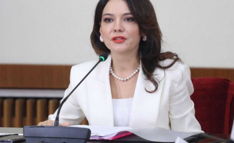 “E PABESUESHME”/ Spiropali reagon për deklaratën e ministres serbe: Zoti e ruajt këtë monstër…
