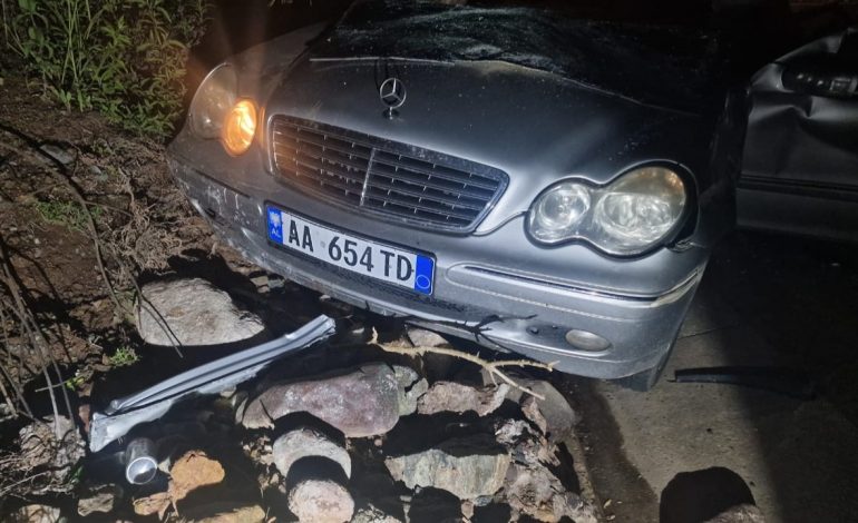 TRAGJIKE NË AKSIN RRUGOR PRRENJAS-LIBRAZHD/ Guri u shkëput nga shpati i kodrës dhe i merr jetën 42-vjeçarit që lëvizte me makinë